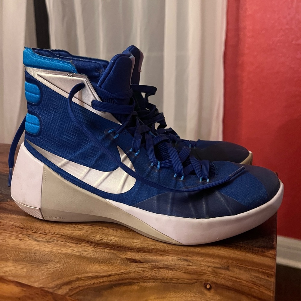 Nike Hyperdunk 2015 size 9
